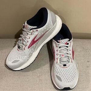 Like New Brooks Addiction GTS 15 Max Support Sneakers in Gray and Pink, size 9